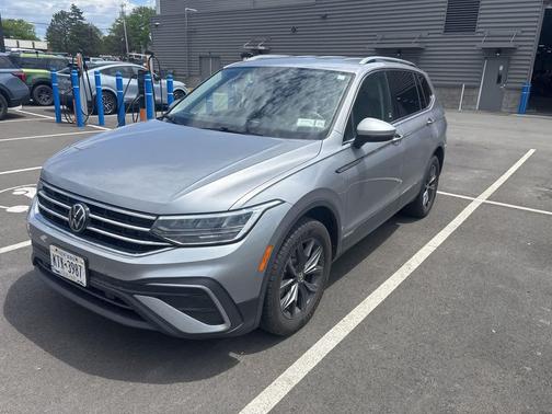 Pyrite Silver Metallic 2024 Volkswagen Tiguan 2.0T SE 4MOTION