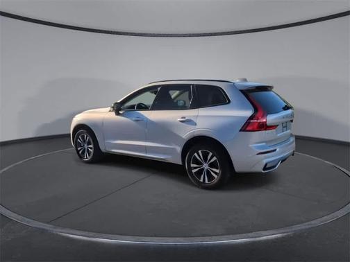 2024 Volvo XC60 B5 Core Dark Theme