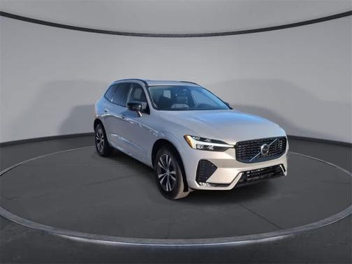 2024 Volvo XC60 B5 Core Dark Theme
