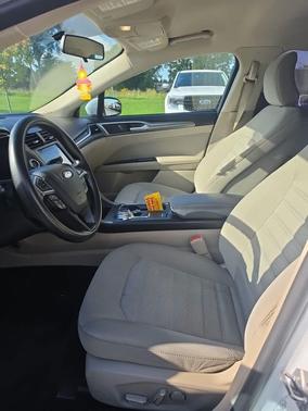 Oxford White 2017 Ford Fusion SE