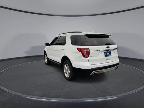 Oxford White 2017 Ford Explorer XLT