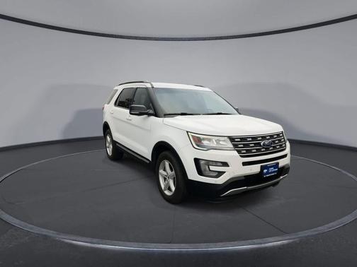 Oxford White 2017 Ford Explorer XLT