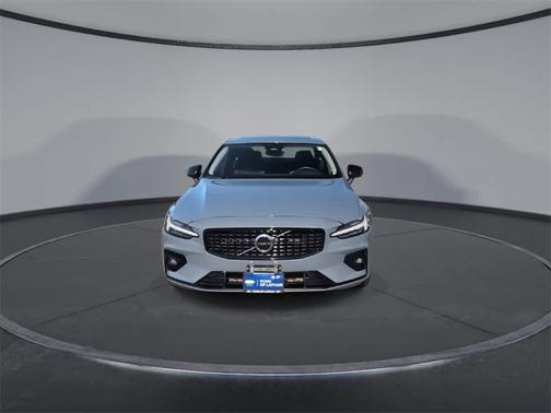 2024 Volvo S60 B5 Core Dark Theme