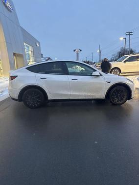 2022 Tesla Model Y Long Range Dual Motor All-Wheel Drive