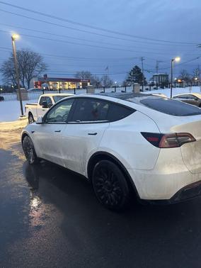 2022 Tesla Model Y Long Range Dual Motor All-Wheel Drive