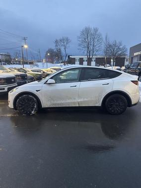 2022 Tesla Model Y Long Range Dual Motor All-Wheel Drive