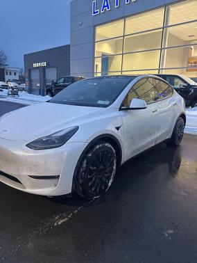 2022 Tesla Model Y Long Range Dual Motor All-Wheel Drive