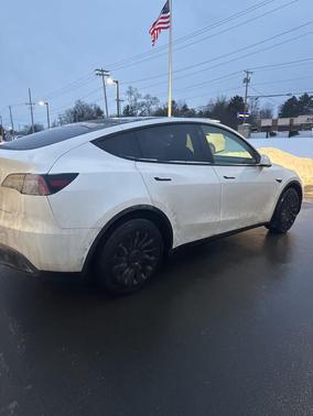 2022 Tesla Model Y Long Range Dual Motor All-Wheel Drive