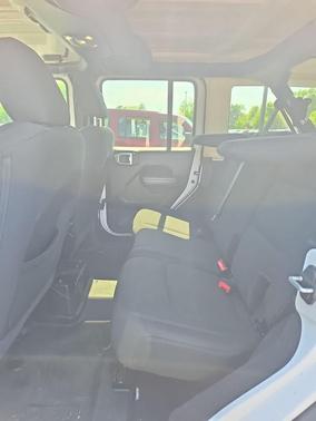 Bright White Clearcoat 2019 Jeep Wrangler Unlimited Sport