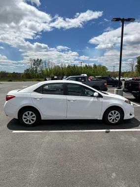 Super White 2017 Toyota Corolla L
