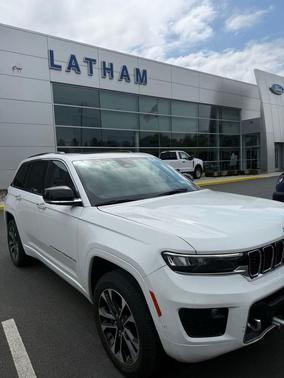 Bright White Clearcoat 2023 Jeep Grand Cherokee Overland