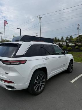 Bright White Clearcoat 2023 Jeep Grand Cherokee Overland