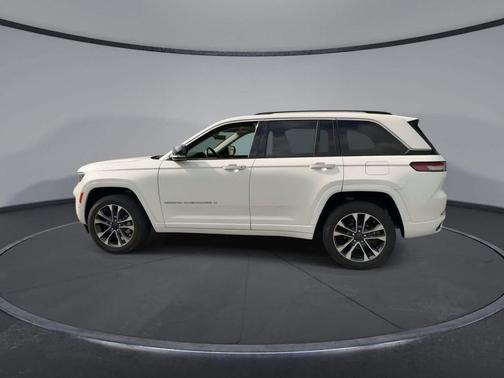 Bright White Clearcoat 2023 Jeep Grand Cherokee Overland