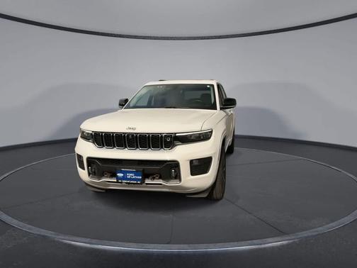 Bright White Clearcoat 2023 Jeep Grand Cherokee Overland