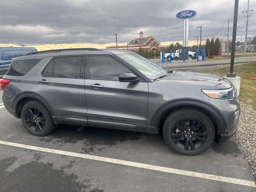 Carbonized Gray Metallic 2022 Ford Explorer XLT