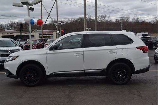 2017 Mitsubishi Outlander ES