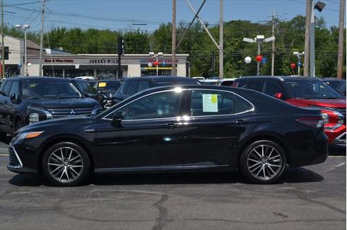 2021 Toyota Camry Hybrid XLE