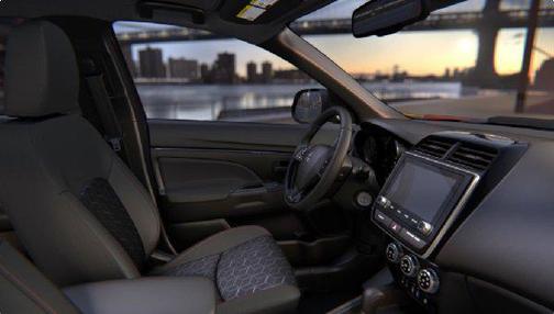 Sunshine Orange Metallic 2026 Mitsubishi Outlander Sport 2.0 LE