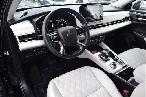 2023 Mitsubishi Outlander PHEV SEL