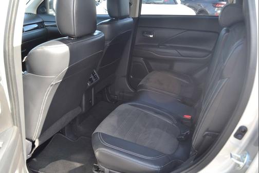 2020 Mitsubishi Outlander SE