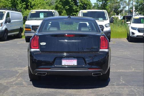 Gloss Black 2022 Chrysler 300 Touring