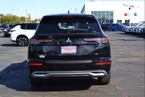 Labrador Black Pearl 2025 Mitsubishi Outlander SE 2.5 S-AWC