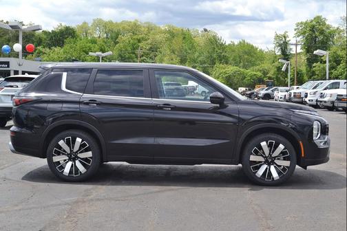 Black Diamond 2025 Mitsubishi Outlander SE S-AWC
