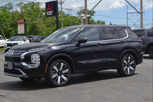 Black Diamond 2025 Mitsubishi Outlander SE S-AWC