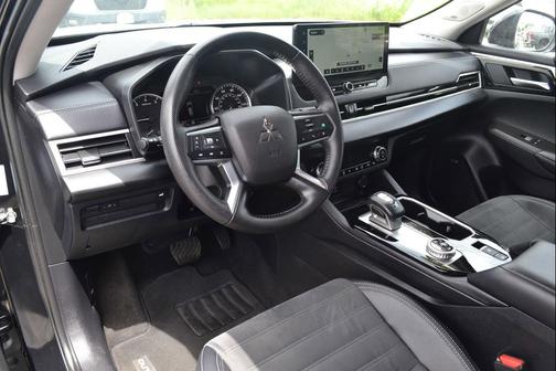 Black Diamond 2025 Mitsubishi Outlander SE S-AWC