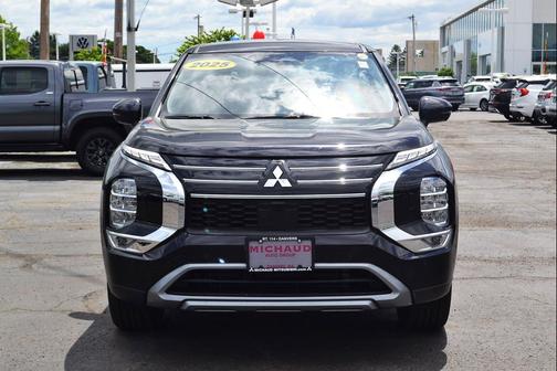 Black Diamond 2025 Mitsubishi Outlander SE S-AWC