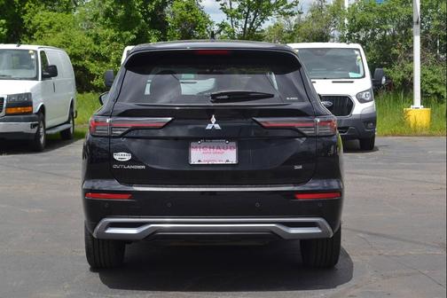 Black Diamond 2025 Mitsubishi Outlander SE S-AWC