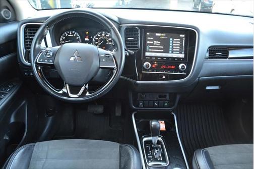 2020 Mitsubishi Outlander SE