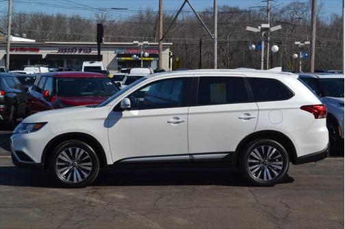 2020 Mitsubishi Outlander SE
