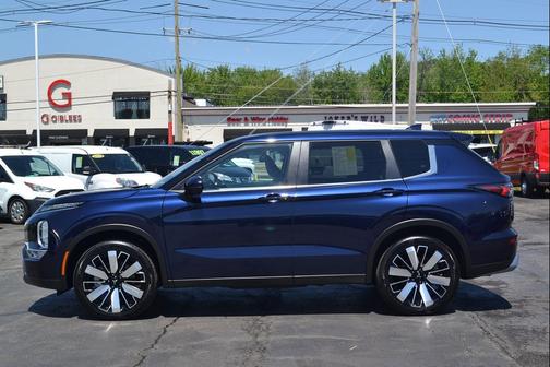 Cosmic Blue Metallic 2025 Mitsubishi Outlander SE S-AWC