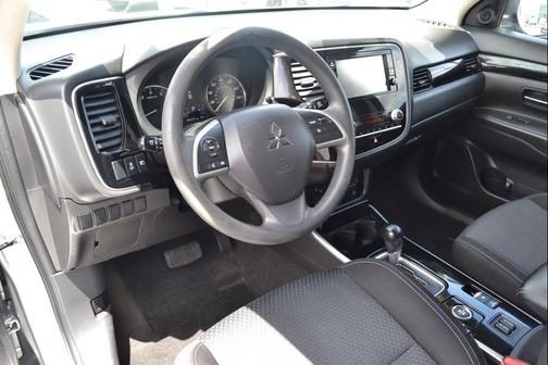 2020 Mitsubishi Outlander ES