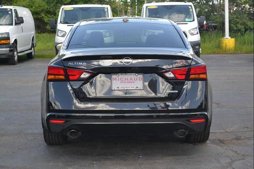 Super Black 2024 Nissan Altima SR VC-Turbo FWD