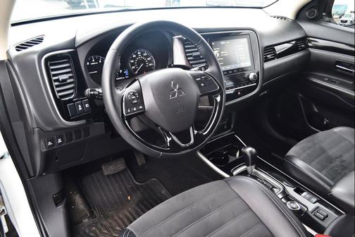 2020 Mitsubishi Outlander SE