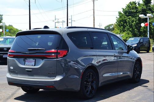 Ceramic Gray Clearcoat 2023 Chrysler Pacifica Limited
