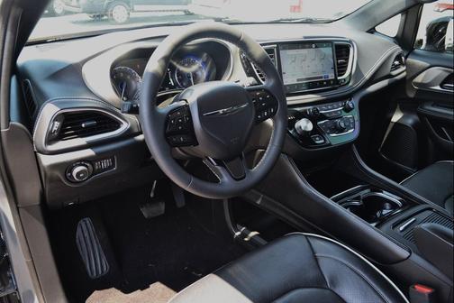 Ceramic Gray Clearcoat 2023 Chrysler Pacifica Limited