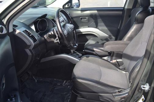 2008 Mitsubishi Outlander SE