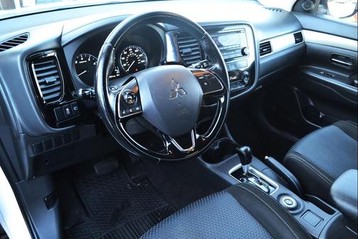2016 Mitsubishi Outlander ES