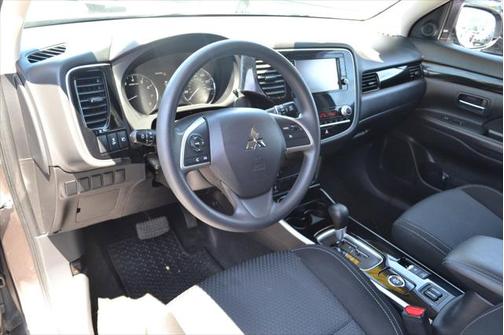2020 Mitsubishi Outlander ES