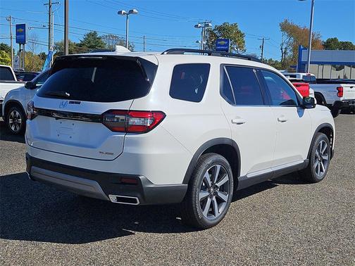 2025 Honda Pilot Touring 8-Passenger