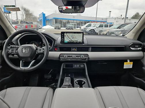 2025 Honda Pilot Touring 8-Passenger