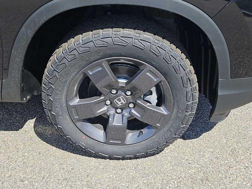 Crystal Black Pearl 2026 Honda Ridgeline TrailSport