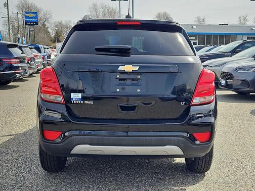 Mosaic Black Metallic 2017 Chevrolet Trax LT