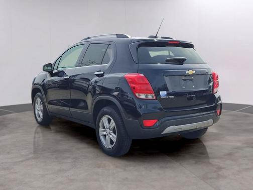 Mosaic Black Metallic 2017 Chevrolet Trax LT