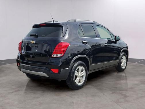 Mosaic Black Metallic 2017 Chevrolet Trax LT