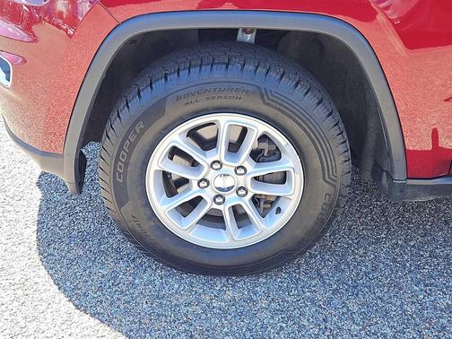 Velvet Red Pearlcoat 2018 Jeep Grand Cherokee Laredo E