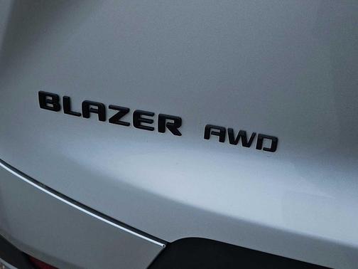 Silver Ice Metallic 2020 Chevrolet Blazer 2LT